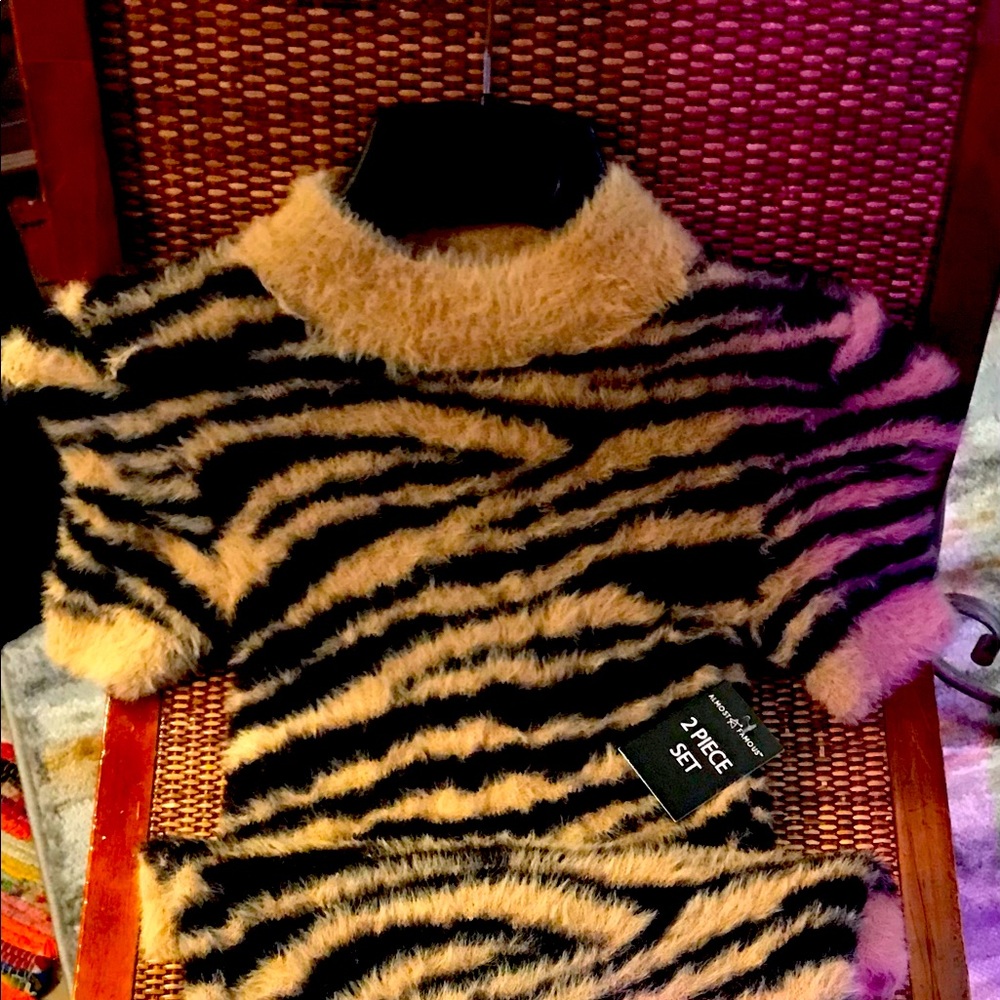 Animal Print Fuzzy Two Piece Sweater Set Size L
